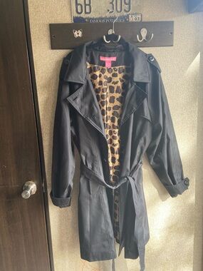 Spring jacket size 22w black woman within hooded rain jacket waist tie leopard